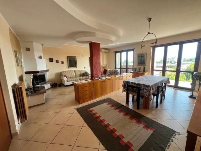 Appartamento in vendita di 160 m² in Via Gaetano Scirea, 1