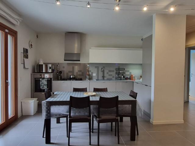 Appartamento in vendita di 160 m² in Via Gallarate