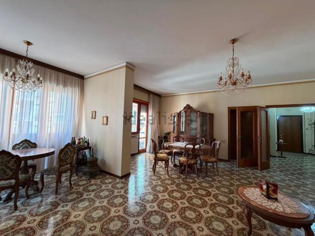 Appartamento in vendita di 160 m² in Via Genova, 2