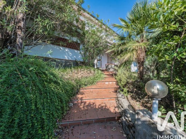 Appartamento in vendita di 160 m² in Via Genunzio Bentini