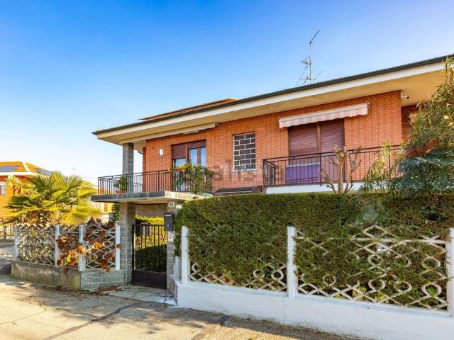 Appartamento in vendita di 160 m² in Via Giuseppe Marchisio, 14