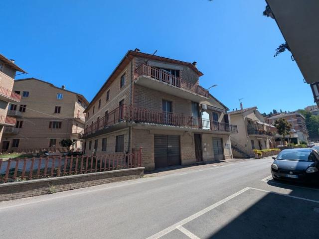 Appartamento in vendita di 160 m² in Via Giacomo Matteotti, 28