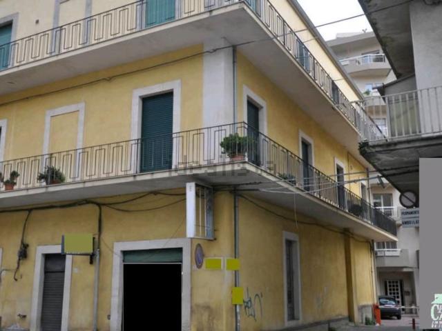 Appartamento in vendita di 160 m² in Via Giosuè Carducci