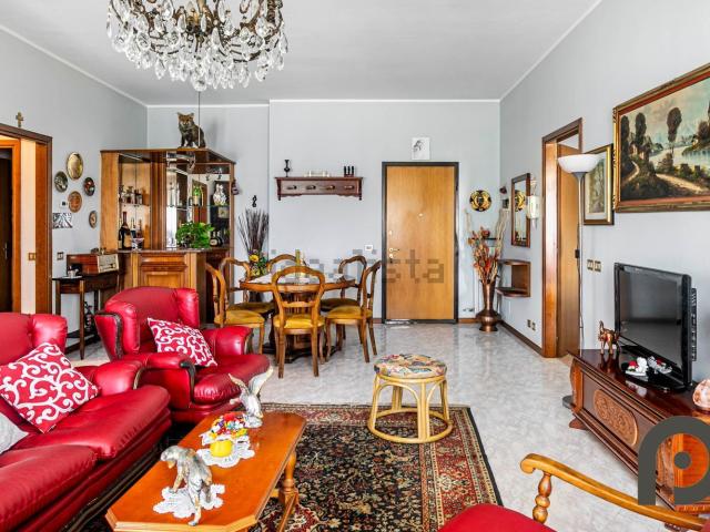 Appartamento in vendita di 160 m² in Via Giovanni Falcone, 43