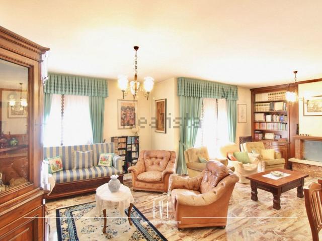 Appartamento in vendita di 160 m² in Via Donatella Cesaro, 23
