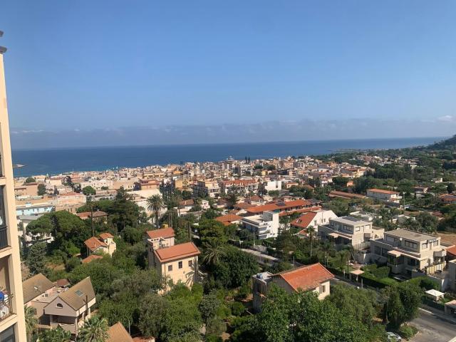 Appartamento in vendita di 160 m² in Via del Cedro, 6