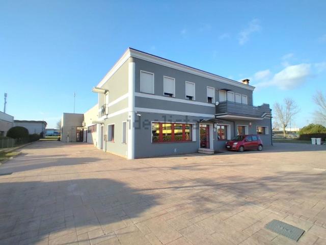 Appartamento in vendita di 160 m² in Via dell&apos Artigianato