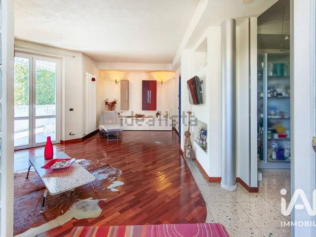 Appartamento in vendita di 160 m² in Via della Cooperazione