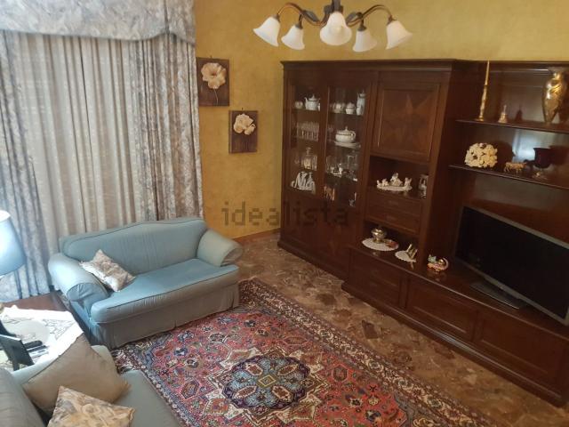 Appartamento in vendita di 160 m² in Via Edificio Scolastico, 75