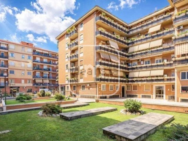 Appartamento in vendita di 160 m² in Via Ettore Rota