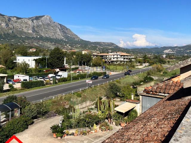 Appartamento in vendita di 160 m² in Via F.Parri, 3
