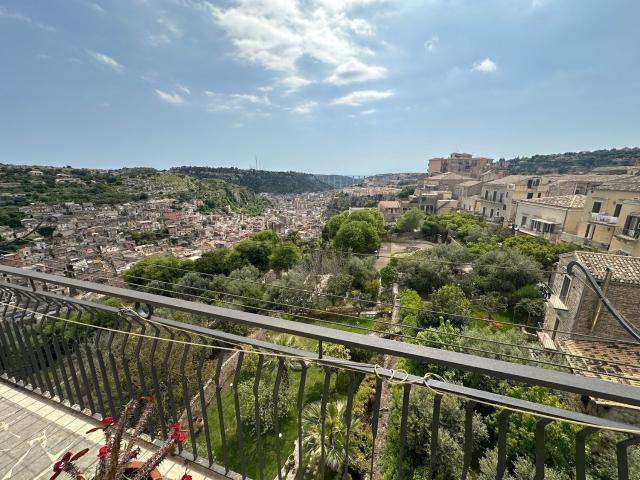 Appartamento in vendita di 160 m² in Via Fontana, 64