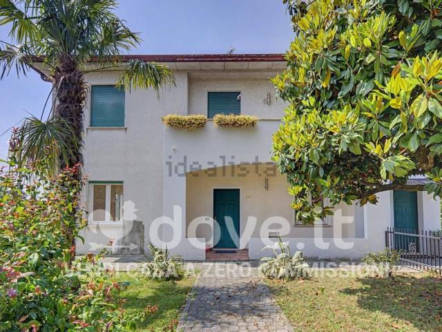 Appartamento in vendita di 160 m² in Via Firenze, 134