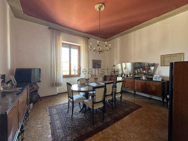 Appartamento in vendita di 160 m² in Via Francesco Crispi