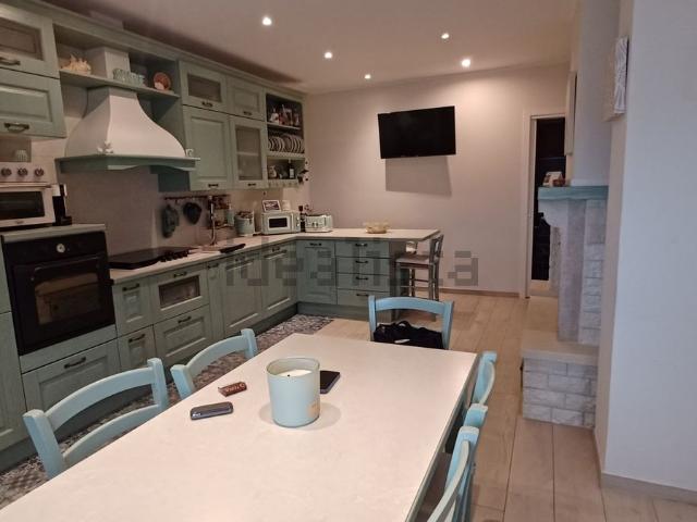 Appartamento in vendita di 160 m² in Via Ina Casa, 1