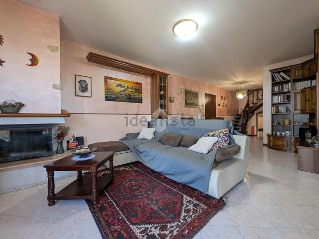Appartamento in vendita di 160 m² in Via Osvaldo Piacentini, 1