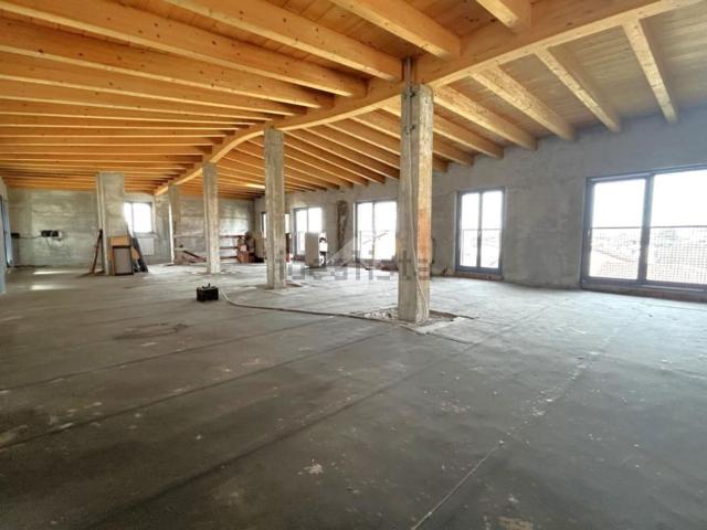 Appartamento in vendita di 160 m² in Via Lorenzo Sibellini, 47