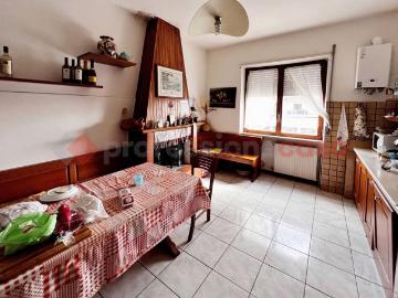 Appartamento in vendita di 160 m² in Via Lazio, 2