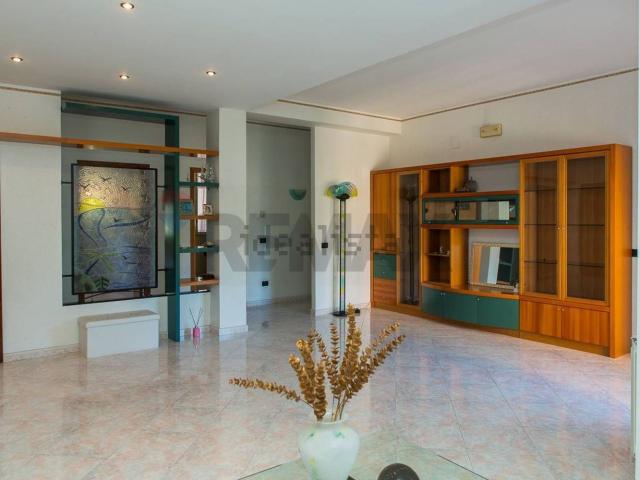 Appartamento in vendita di 160 m² in Via Liberazione, 3