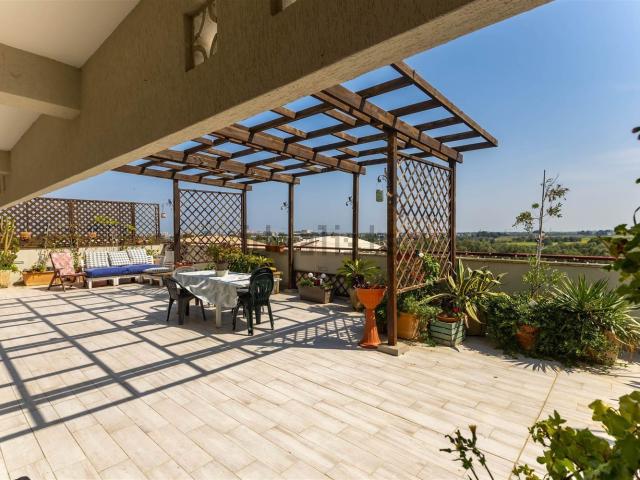 Appartamento in vendita di 160 m² in Via Luigi Ferrannini