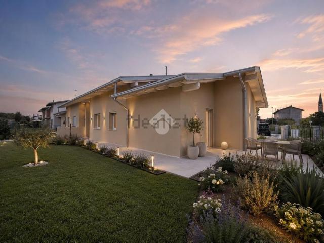 Appartamento in vendita di 160 m² in Via Molino di Lugugnana, 5
