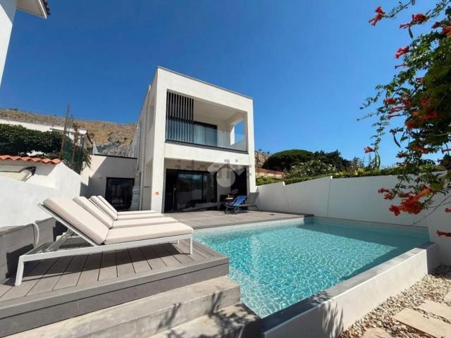 Appartamento in vendita di 160 m² in Via Mondello, 24