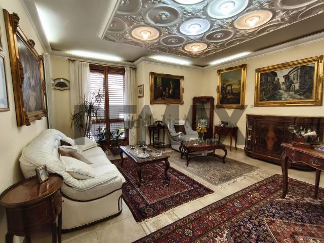 Appartamento in vendita di 160 m² in Via Maddalena I, 58