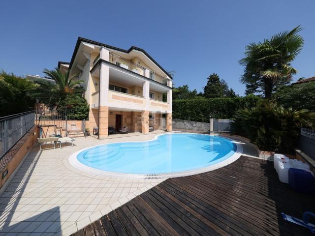Appartamento in vendita di 225 m² in Via Mezzocolle, 19