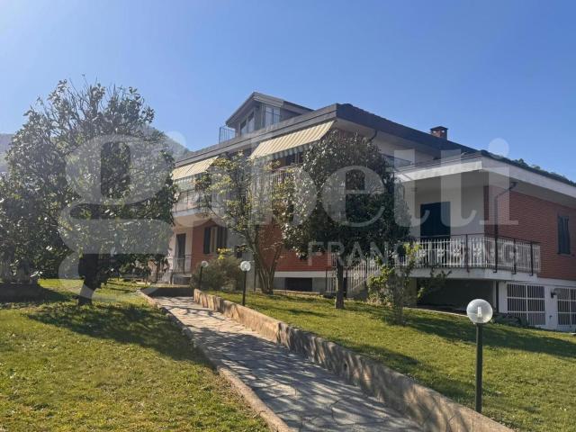 Appartamento in vendita di 160 m² in Via Merlino