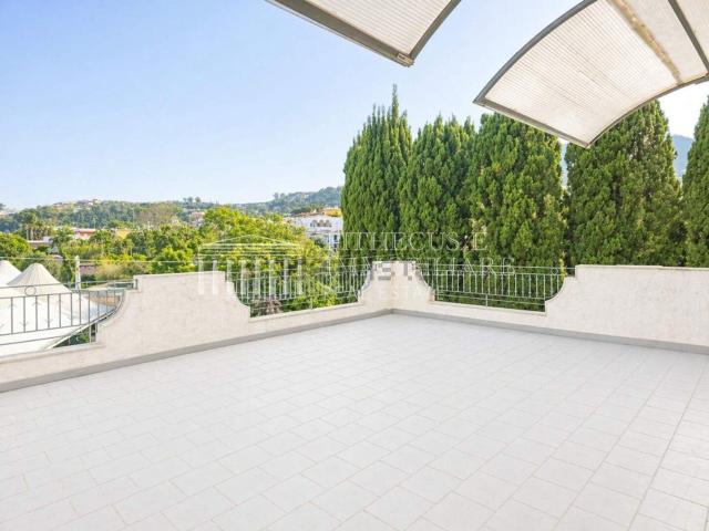 Appartamento in vendita di 160 m² in Via Michele Mazzella, 64