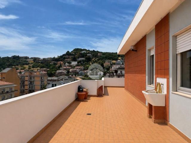Appartamento in vendita di 160 m² in Via Nazionale Adriatica Nord, 90