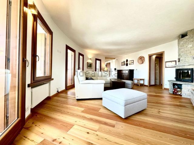 Appartamento in vendita di 160 m² in Via Sauze