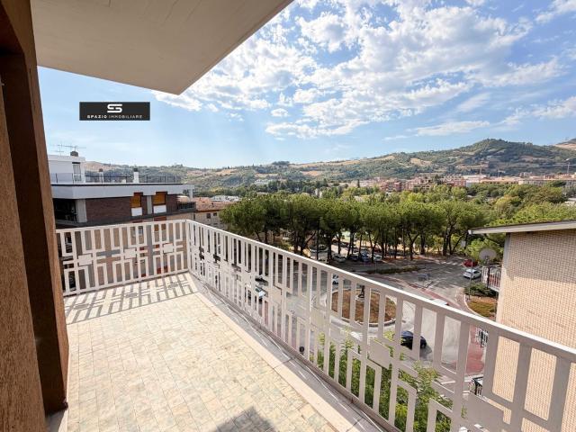 Appartamento in vendita di 160 m² in Via San Marino, 7