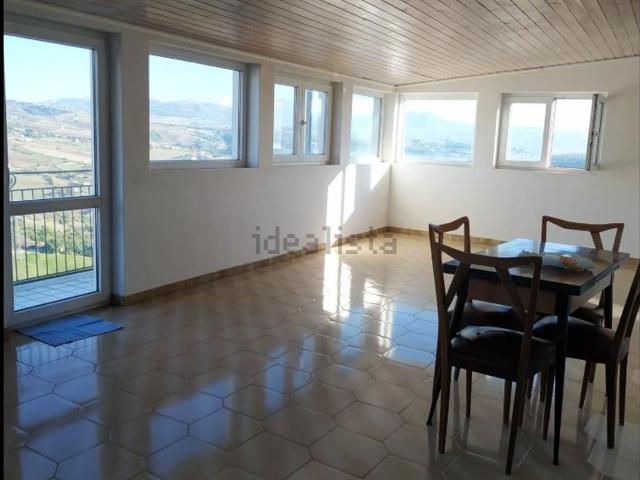 Appartamento in vendita di 160 m² in Via San Lucia