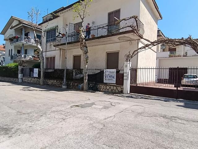 Appartamento in vendita di 160 m² in Via Santa Albina, 29