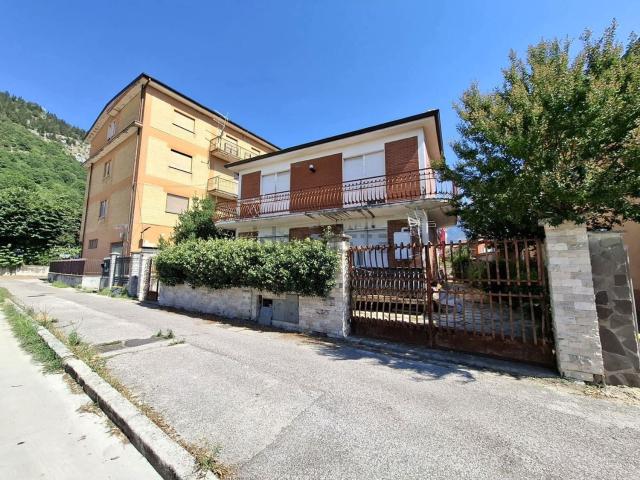 Appartamento in vendita di 160 m² in Via Santa Lucia, 30