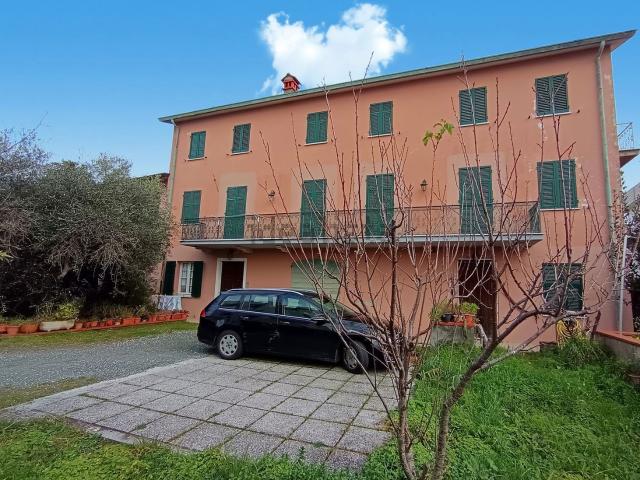 Appartamento in vendita di 160 m² in Via Sarzanello