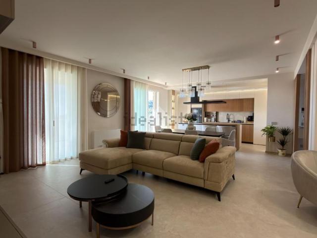Appartamento in vendita di 160 m² in Via Piersanti Mattarella