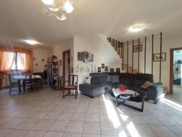 Appartamento in vendita di 160 m² in Via Piombara