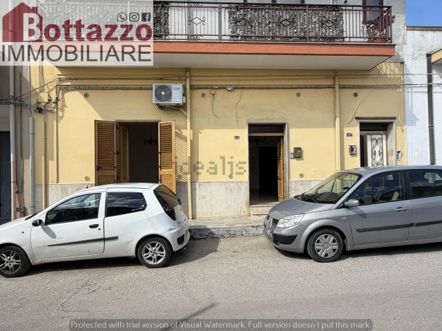 Appartamento in vendita di 160 m² in Via Principe Umberto, 165