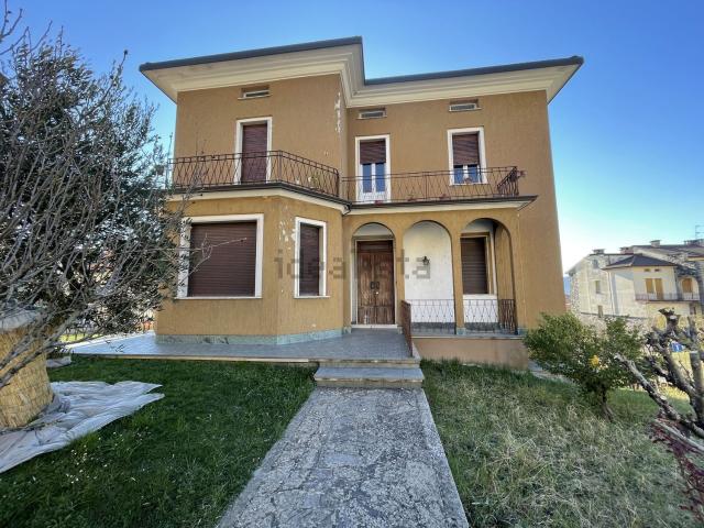 Appartamento in vendita di 160 m² in Via Roma, 11