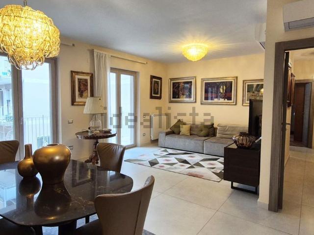 Appartamento in vendita di 160 m² in Via Roma