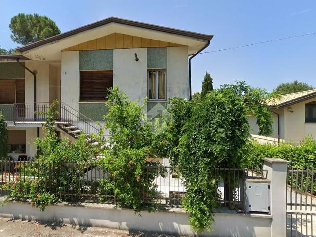 Appartamento in vendita di 160 m² in Via Raffaello Sanzio, 118