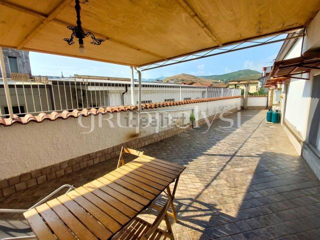 Appartamento in vendita di 160 m² in Via Regina Elena, 30