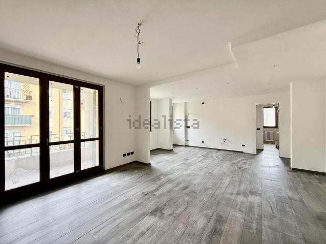 Appartamento in vendita di 160 m² in Via Regina Ponente