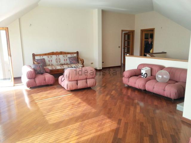 Appartamento in vendita di 160 m² in Via Tommaso Bruno Stoppa, 5