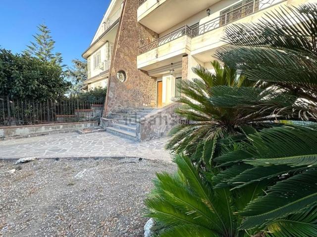 Appartamento in vendita di 160 m² in Via Tricino, 75