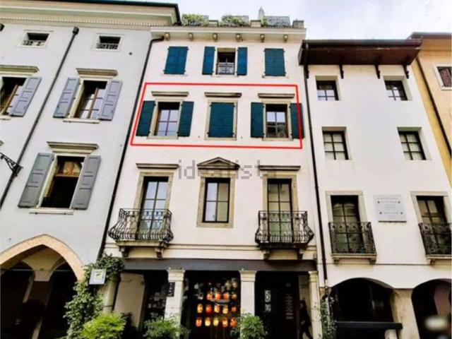 Appartamento in vendita di 160 m² in Via Vittorio Veneto, 28