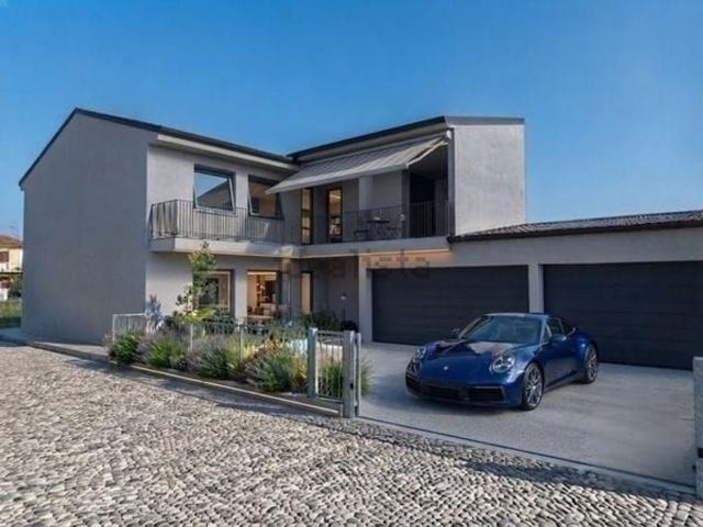 Appartamento in vendita di 160 m² in Via Vittorio Veneto