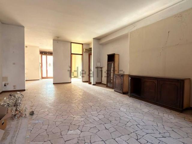 Appartamento in vendita di 160 m² in Viale Trento e Trieste